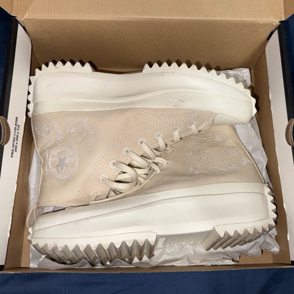 🤍 CONVERSE Run Star Hike Hi A02078C – Natural Ivory/Egret/White – Women’s 8.5 🤍 - Picture 1 of 14